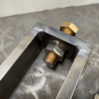 Finish welded assembly with tensioning bolt